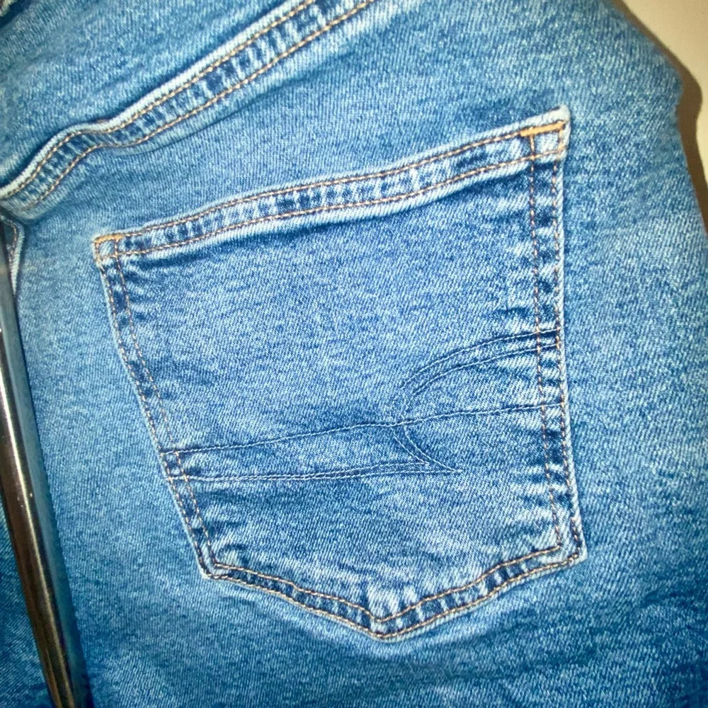 American Eagle Outfitters Light Blue Stretch Jean Shorts - Picture 5 of 6